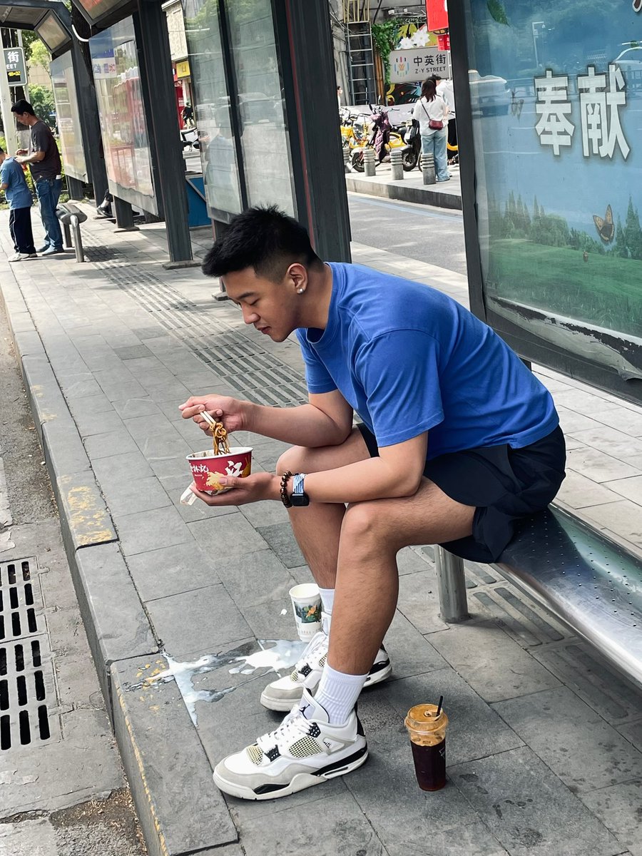 来武汉一大早塞很满
晕碳补觉😵‍💫