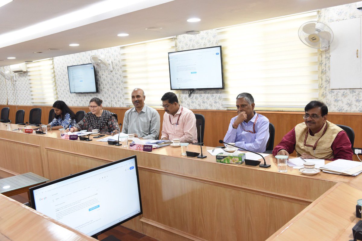 MLJ_GoI's tweet image. Attended by heads of key administrative divisions and the judicial section, the discussion focused on ironing out administrative bottlenecks, strengthening regional coordination and improving institutional efficiency.

#LegalAffairs #AdministrativeReforms