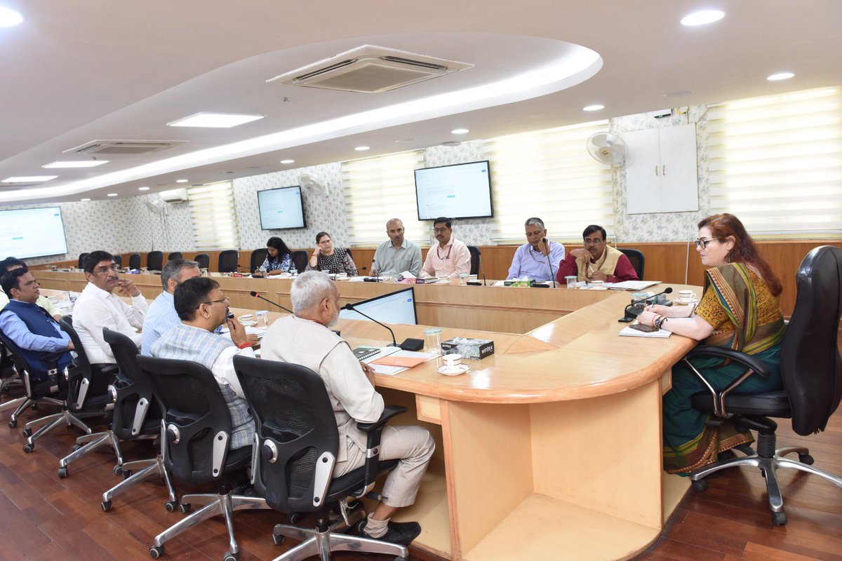 MLJ_GoI's tweet image. Attended by heads of key administrative divisions and the judicial section, the discussion focused on ironing out administrative bottlenecks, strengthening regional coordination and improving institutional efficiency.

#LegalAffairs #AdministrativeReforms