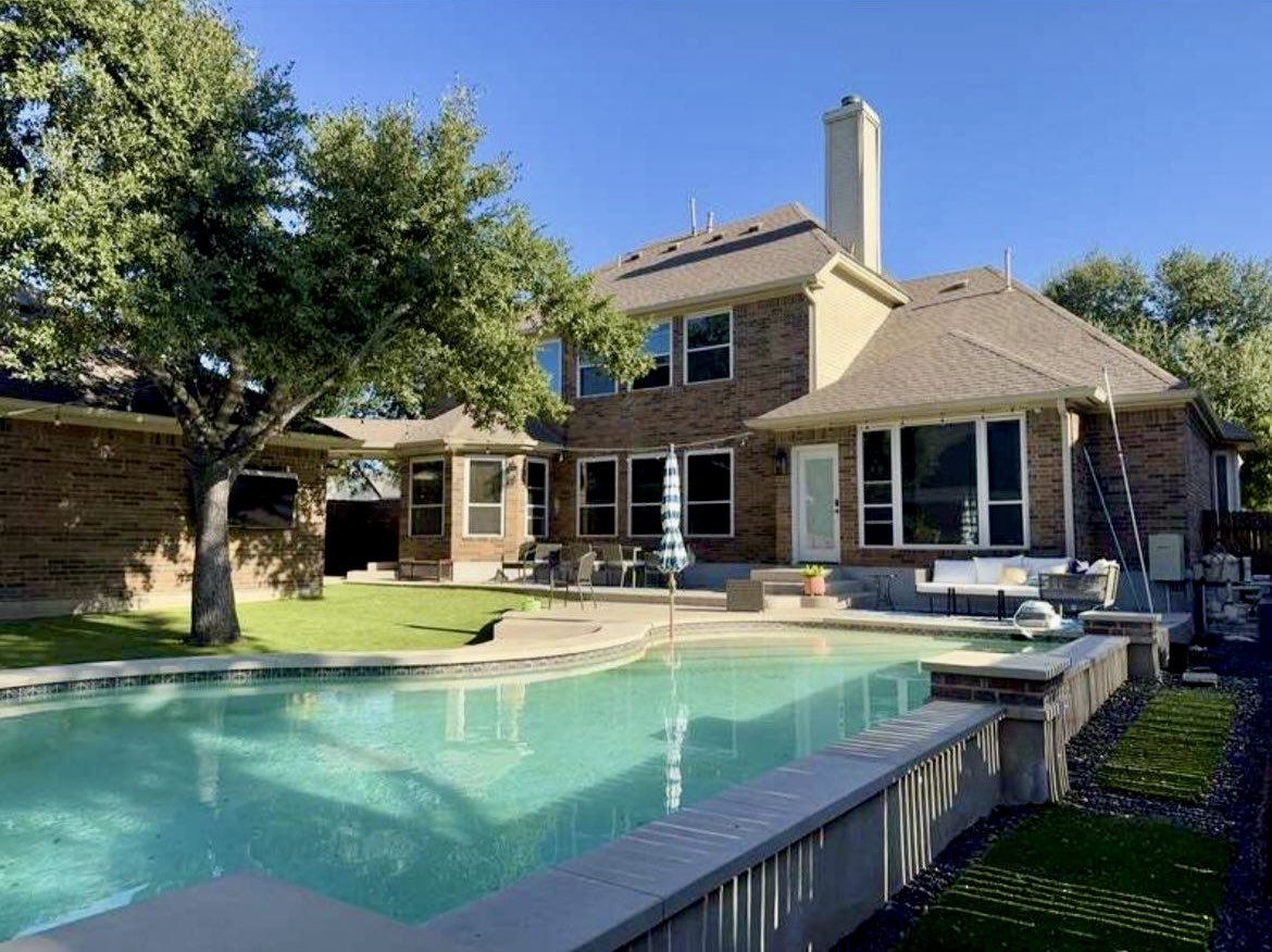RolainCompanies's tweet photo. Starting a new reroof project tomorrow on this beautiful home in Texas 🏡🔨☀️ Prepping for a smooth and efficient install—stay tuned for progress updates! 📸 @RolainCC #RoofingTexas #Reroof #ConstructionLife https://t.co/tZJj5KARYK