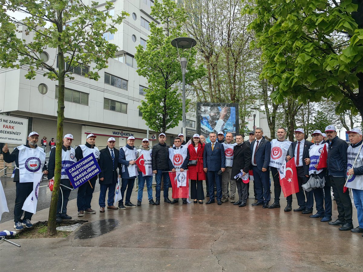 Birlik oldukca güçlüyüz,
Emek oldukça varız !!!
#onurlumücadeleninadı
#Devletinmemurları
#DevletMemurlarıSendikası
@kamubirligikonf
#1mayıstaksimdir 
#1mayısemekvedayanısmaguenue