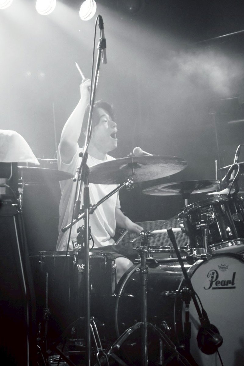 2025.5.2
吉祥寺RJGB

M1.blue
M2.生活を詠えば
M3.メッセージ
M4.Someday
M5.STANDBYMYSIDE
M6.many...
M7.HOME
M8.歌姫のメロディ
En.響くのは

Vo.Gt.石井丈
Gt.リョータキザワ
Ba.もってぃー
Dr.田中勇多

Swing by Singでした。