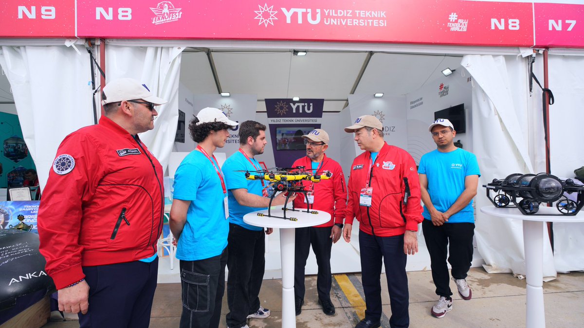 eyupdebik's tweet photo. Dünyanın en büyük teknoloji festivali TEKNOFEST, bu yıl kardeş vatan Kuzey Kıbrıs Türk Cumhuriyeti’nde gerçekleşiyor. 

Biz de Yıldız Teknik Üniversitesi ve YTÜ Yıldız Teknopark olarak TEKNOFEST 2025 KKTC’de tam kadro yer alıyoruz. 

Standımızda öğrencilerimizle birlikte ziyaretçilerimizi ağırlıyor, ülkemizin güzide kurumlarını ziyaret ediyoruz.

Milli Teknoloji Hamlesi’nin sahadaki temsilcileri olan öğrencilerimiz, bu yıl da vizyonları ve üretimleriyle göz dolduruyor:

•YTU MINT ekibi tarafından geliştirilen Yangın Söndürme Drone’u, afet yönetimi alanında hızlı, etkili ve yerli bir çözüm olarak öne çıkıyor.

•IEEE YTÜ EMBS & BIOMECH kulübümüzün tasarladığı biyonik kol, sağlık teknolojilerinde dışa bağımlılığı azaltacak nitelikte.

•IEEE YTÜ CAS & CASMarine takımlarımızın üzerinde çalıştığı otonom sistemler, denizcilik ve robotik alandaki vizyonumuzu yansıtıyor.

TEKNOFEST sıradan bir festival olmayip bir vizyonun ve kararlılığın ürünüdür.

Yıldızlı gençlerimizle bu vizyonun bir parçası olmaktan onur duyuyoruz.

#TEKNOFESTKKTC #YTÜ #YıldızTeknopark #MilliTeknolojiHamlesi #YTUMINT #IEEEYTÜ #BIOMECH #CASMarine