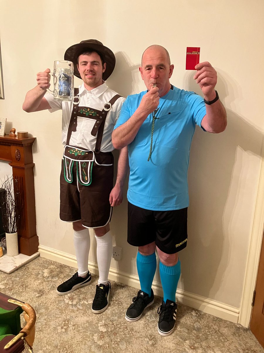 “So, a Bavarian and Pierluigi Collina walk into a bar in Lincoln……!” Town away….I like it! 😎😂🤦‍♂️🏴󠁧󠁢󠁷󠁬󠁳󠁿🇺🇸🇨🇦🇮🇪🏴󠁧󠁢󠁳󠁣󠁴󠁿🇩🇰🇹🇹🇺🇦☘️