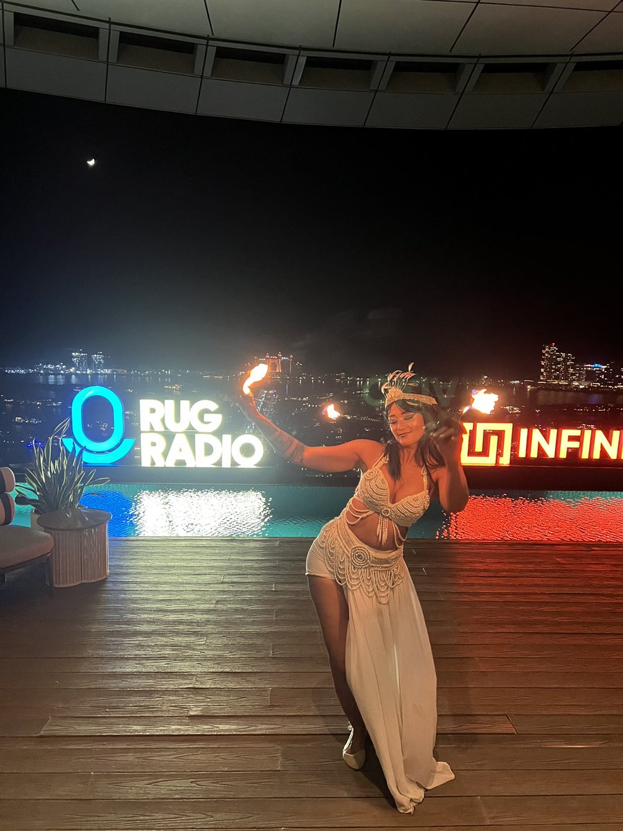 Last night’s <a href="/RugRadio/">Rug Radio</a> x <a href="/infinex_app/">Infinex</a> event at Aura Skypool was unforgettable.

Stunning views, great people, and solid conversations.

Easily one of Dubai’s top spots!