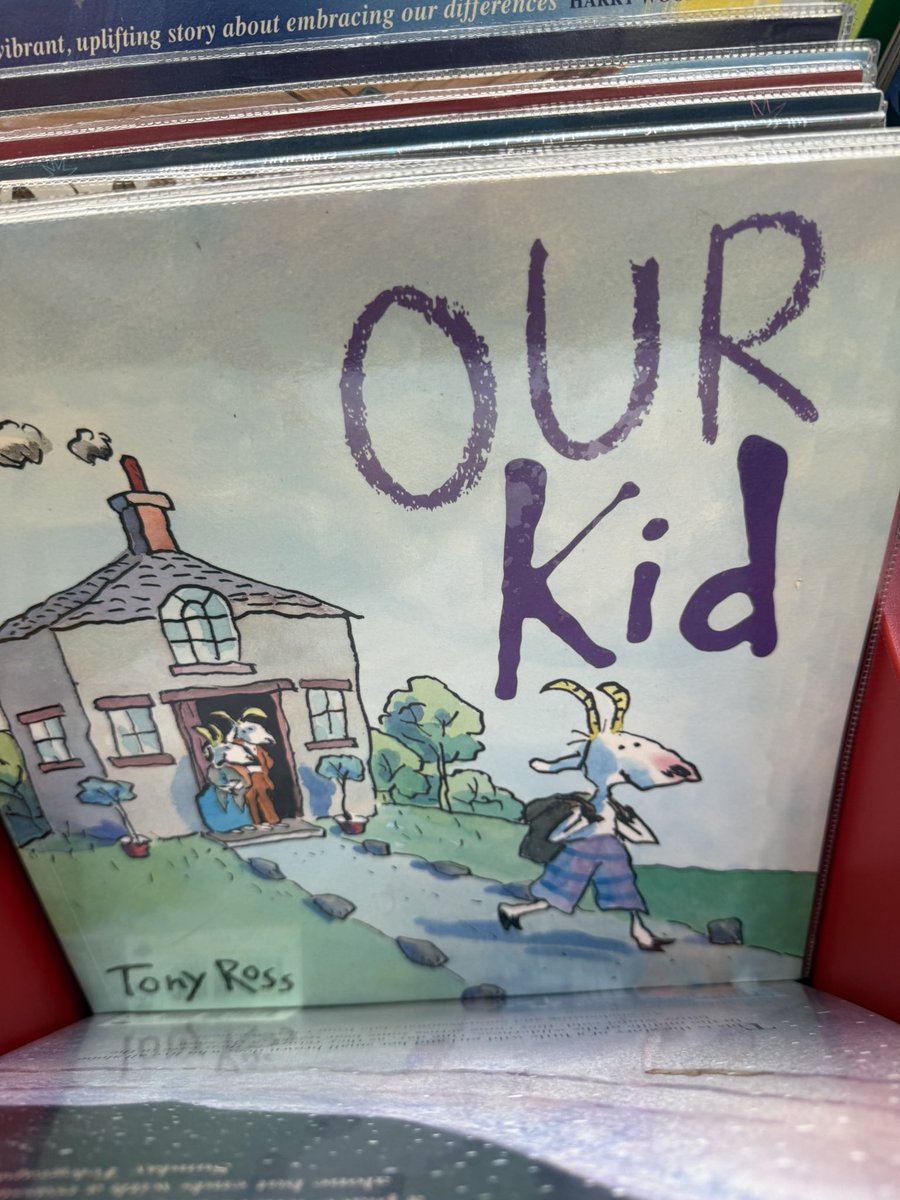 HayleyClear's tweet photo. @liamgallagher Saw this and thought of you in the library the other day. https://t.co/doTMIjM30X