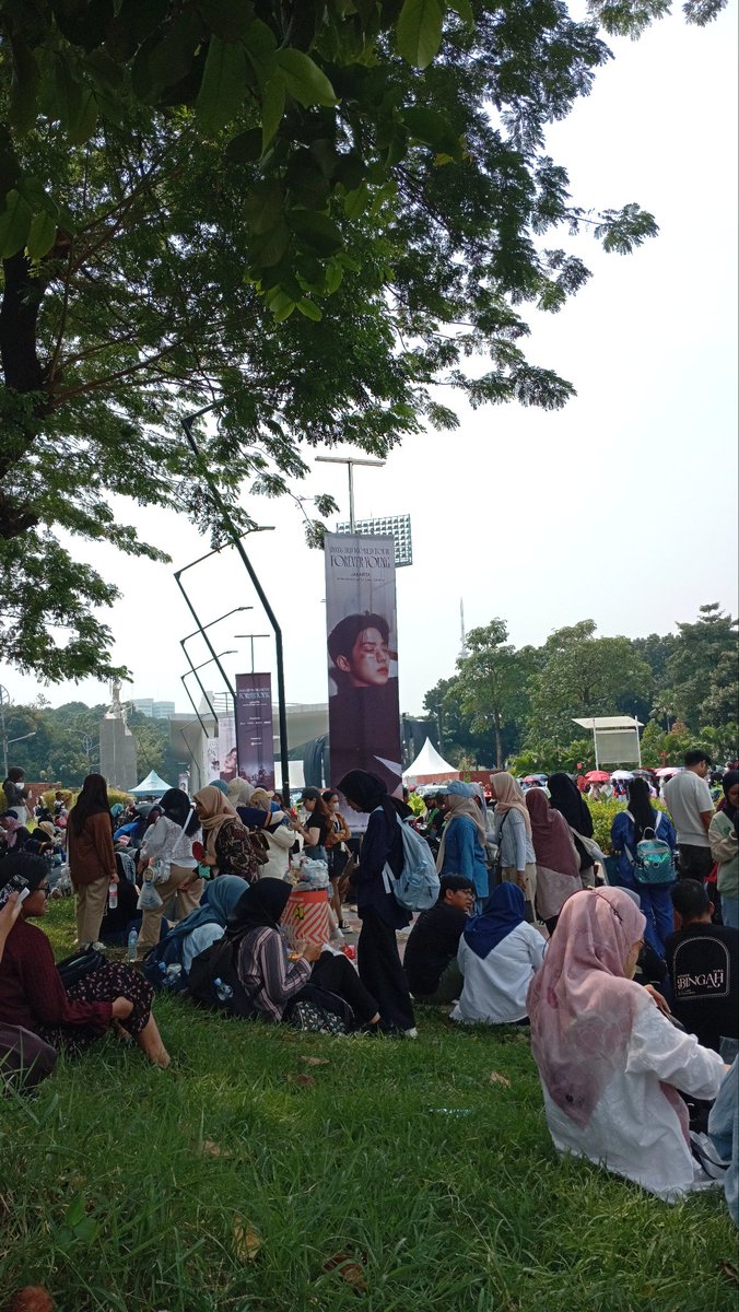 ayoo ngabisin gimbap aku 15ribuan dan masgor 10ribuan aja yukkk temen temen myday😉😉🫰🏼
#DAY6_3RD_WORLDTOUR_Jakarta #myday #DAY6