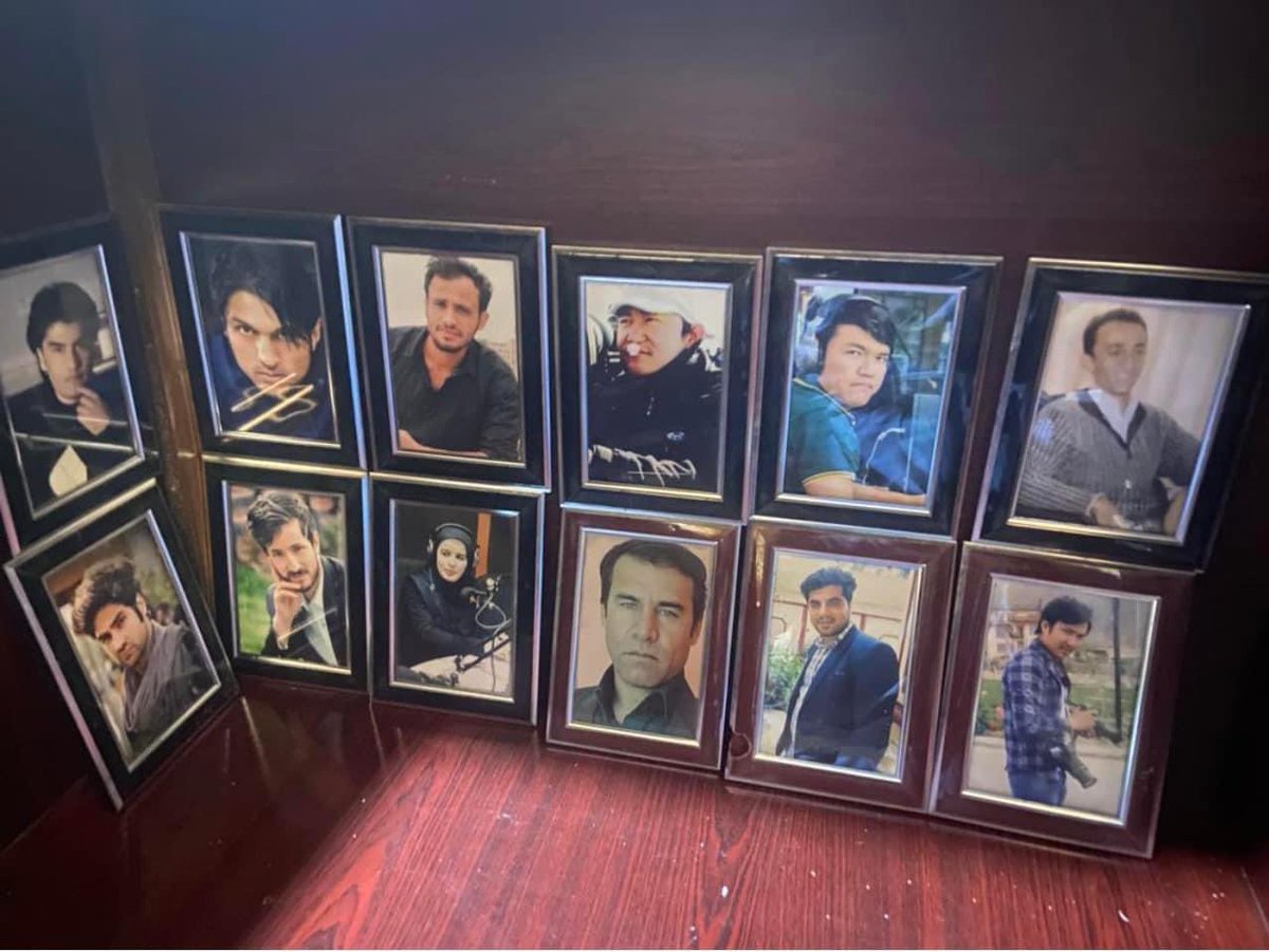 ما بهای آزادی بیان را پرداختیم…!
این‌ چهره‌ها نماد مبارزه‌ آزادی بیان ماست…!!!
روح‌ شان شاد و یاد شان گرامی باد…!

#WorldPressFreedomDay2025