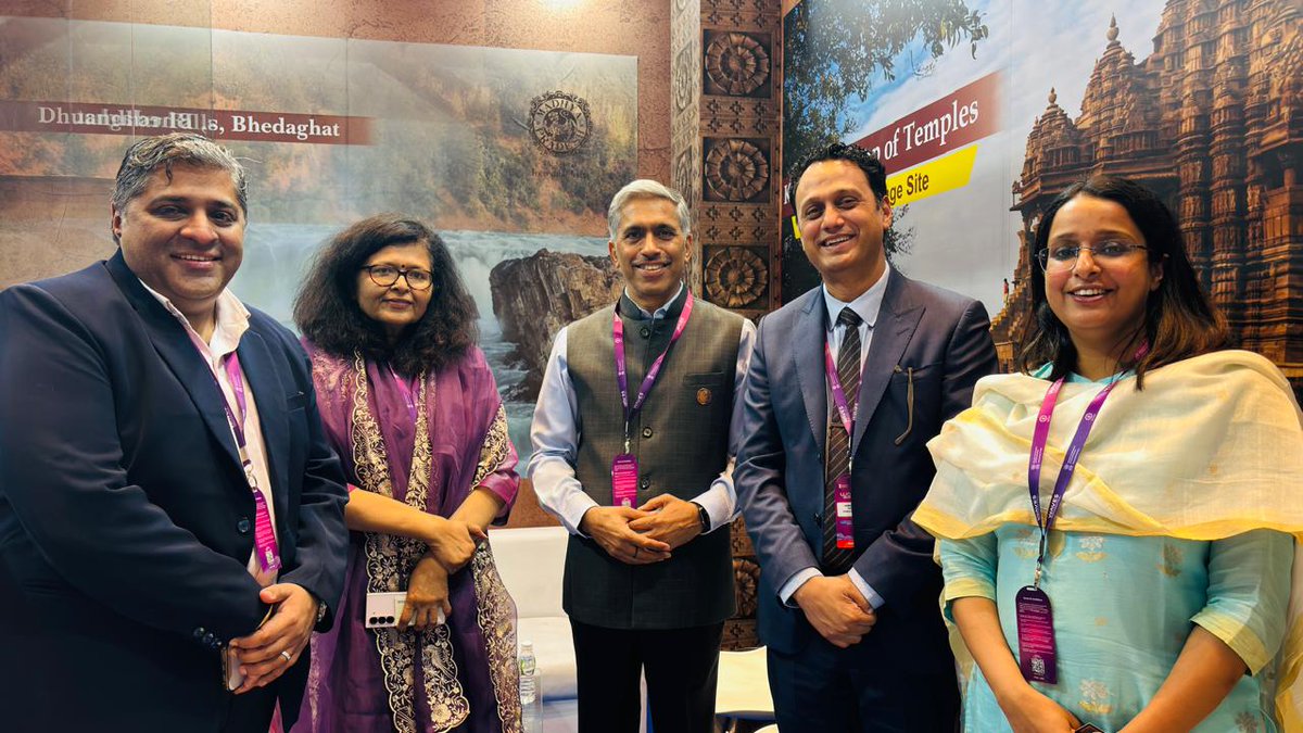 MPSeDC_DST's tweet image. At WAVES 2025, Shri Sanjay Dubey, ACS, Department of S&amp;amp;t, GoMP, engaged in a meaningful dialogue with Ms. Leena Jaisani, Deputy Director General, @ficci_india . 

#AVGCXR #WAVES2025 #DigitalMP