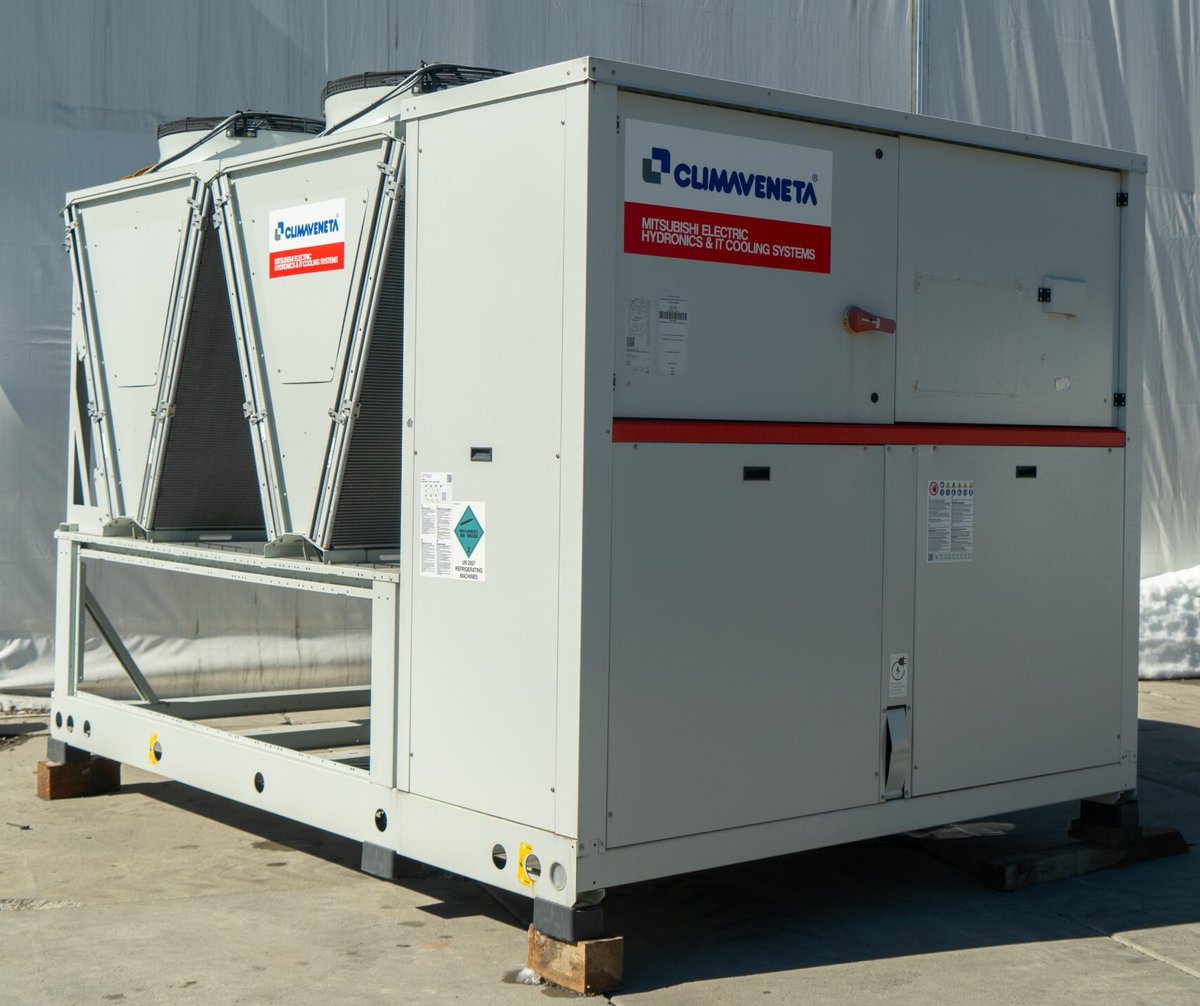 myclima_gr's tweet photo. Καινούριος Ψύκτης από stock Climaveneta 195kw (12/7-35°C) ψύξη , μοντέλο 2023, 2 ψυκτικά κυκλώματα, 4 συμπιεστές Danfoss scroll , ψυκτικό ρευστό R410A , εναλλάκτης πλακοειδής , 4 ανεμιστήρες , με αντλία νερού Grundfos . Με ώρες λειτουργίας 14/16/14/15 h και με εγγύηση 12 μηνών. https://t.co/vqi2iuRS62