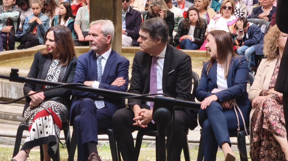 Pregón oficial de la festividad de las Cruces en Granada,  por Agustin Barajas que ha alternando magistralmente el sentimiento, la poesía y el baile. 
Arte en estado puro. 
Tradiciones de Andalucía.