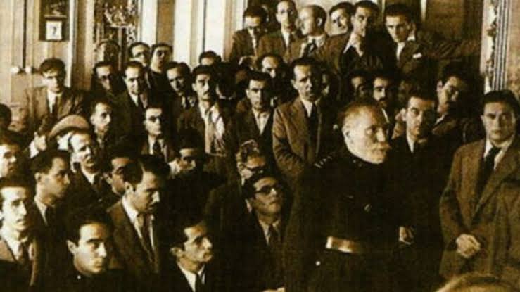 “Delinse yer, çökse gök yansa kül olsa dört yan,
Yüce dileğe doğru yine yürürüz yayan.
Yıldırımdan tipiden kasırgadan yılmayan,
Ölümlerle eğlenen tunç yürekli Türkleriz.”

Türk’ün yenilmez ruhunu ve ebedi mücadelesini yücelttiğimiz #TürkçülükGünü kutlu olsun!