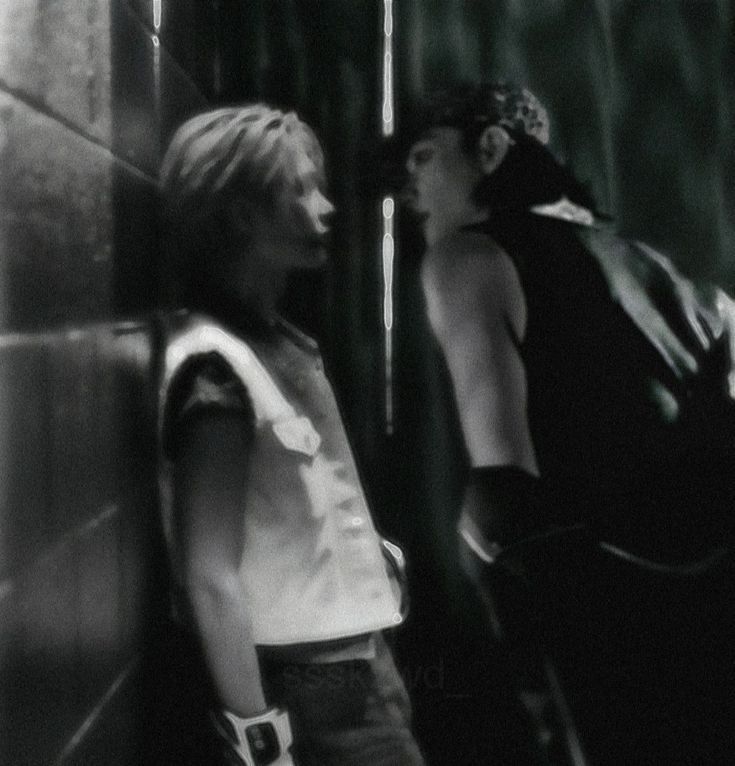 waripoloo707's tweet photo. Secret |#Hyunlix au 
Hyunjin cree que conoce todo de su mejor amigo, Pero realmente el rubiecito le guardaba un pequeño secreto bajo su blusa... https://t.co/YnEfpCJlRg
