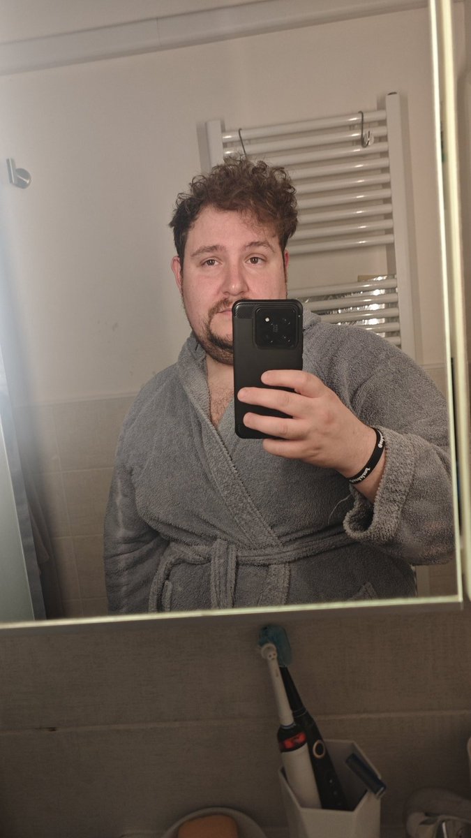briello90's tweet photo. Ogni tanto mi faccio rivedere https://t.co/rXSaSEue5K