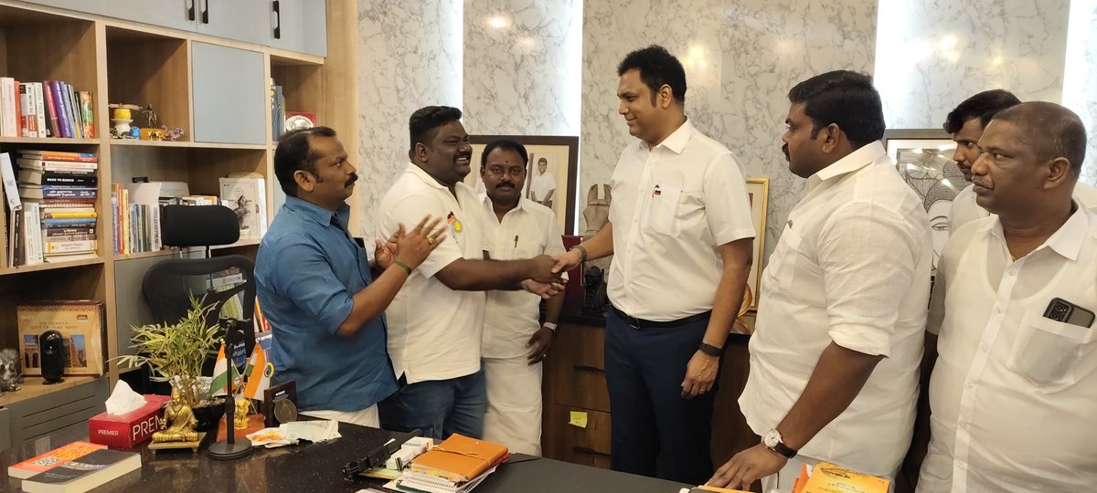 JohnsonRaja16's tweet photo. இன்று‌ 03.05.2025 சென்னையில் மாண்புமிகு தொழில்துறை அமைச்சர் அண்ணன் @TRBRajaa அவர்களை மாவட்ட கழக செயலாளர் ஆருயிர் அண்ணன் @MLARaja_SNKL தலைமையில் ஆருயிர் அண்ணன் @PirakasMu31212  அவர்களுடன் சந்தித்த போது,
@dmk_youthwing https://t.co/zWQ93i7DYj