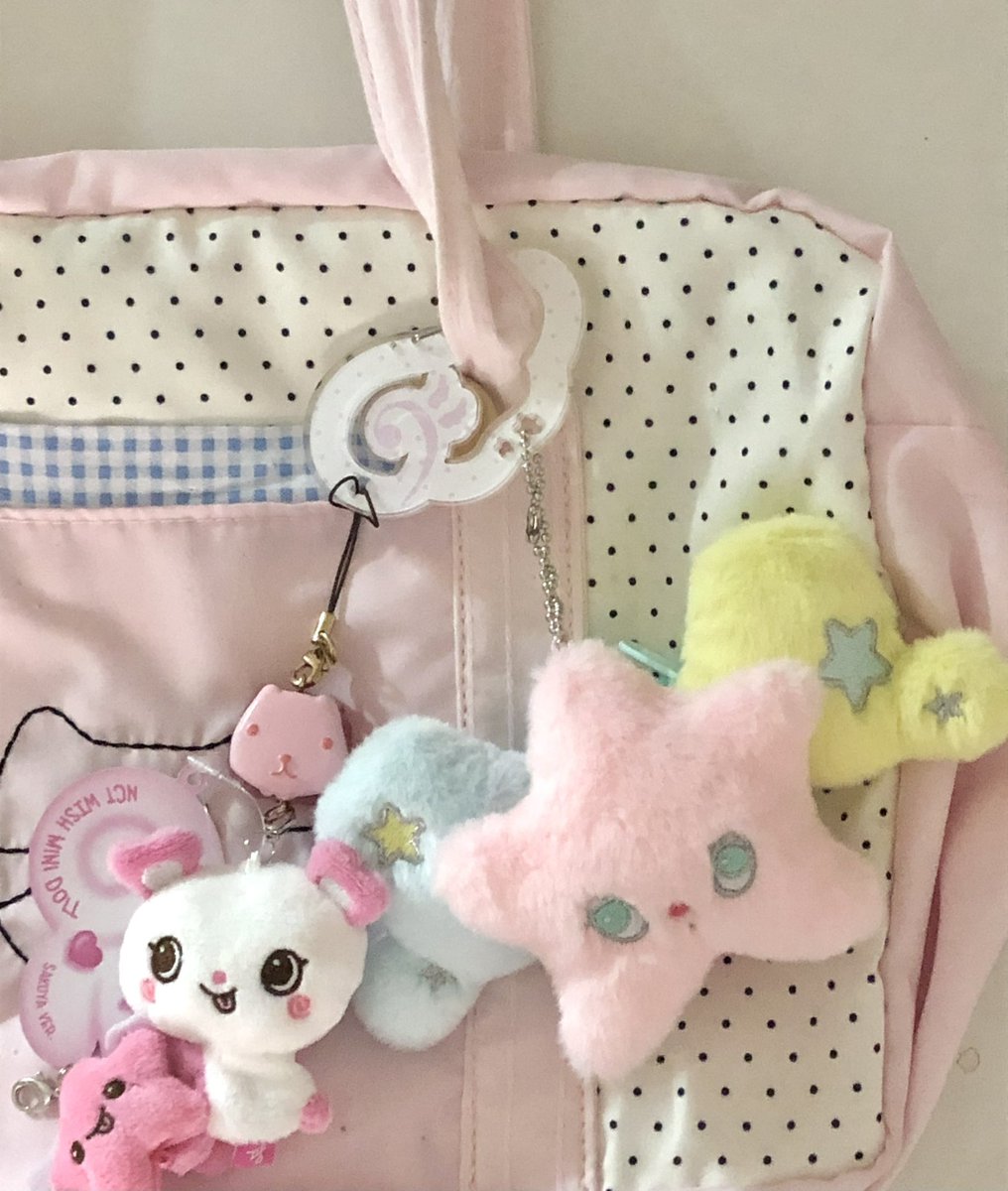 새 카라비너 폰케이스 하늘, 솜사탕 
사진 올려드립니다아  🩵🪽
사진화질이 저렇게 깨질 줄 몰랐네요🥹🥹