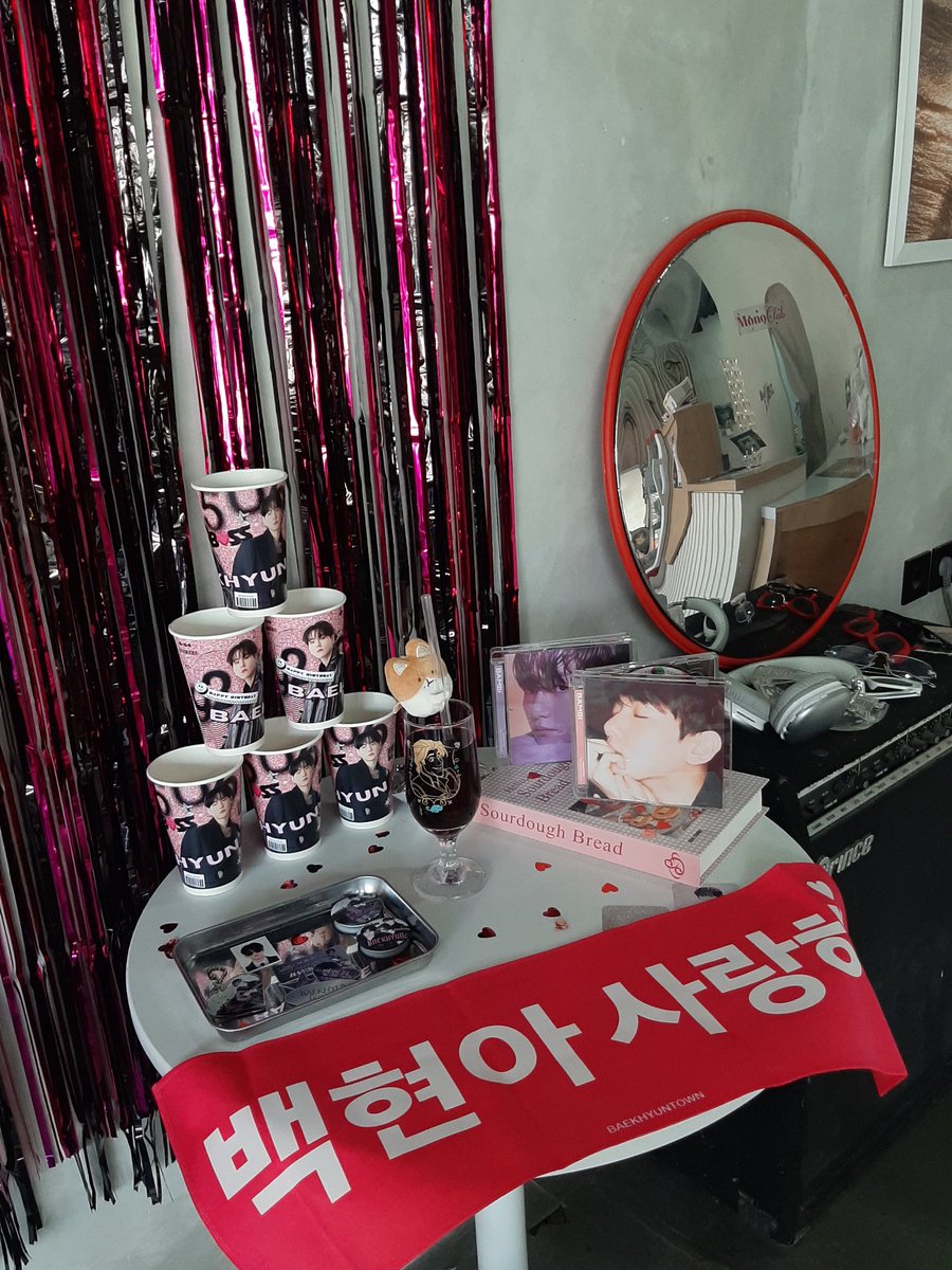 hyuneebambi's tweet photo. 2025 백현의 생일 파티🖤💟

#BAEKHYUN #백현 #백현생카 #백현생일카페 #EssenceofReverie #HAPPYBAEKHYUNDAY
#BOSS_BAEKHYUN_DAYOFF #BANDUNG @likebhyun https://t.co/vGhhsPtceL