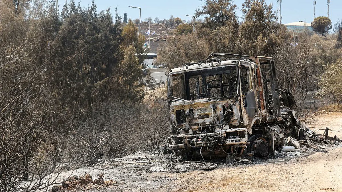 gbdrrrf's tweet photo. Fueled by #extremeHeat and historic drought, #wildfires near #Jerusalem have scorched over 5,000 acres, prompting a national emergency as #firefighters battle to protect lives, homes, and heritage sites. #Israel #israelwildfire https://t.co/fJA5PYYFgX
