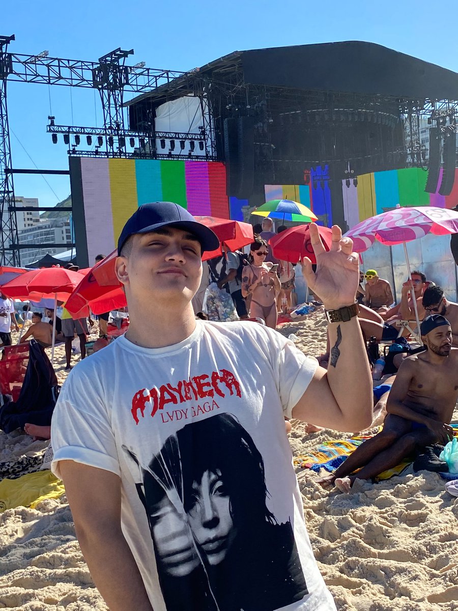 Andywindbird's tweet image. Tô tão pronto pra isso! Espero que vocês aproveitem cada segundo desse momento, a gente merece! 🖤 #gagacabana #littlemonsters #monsterpit #ladygaga #rio