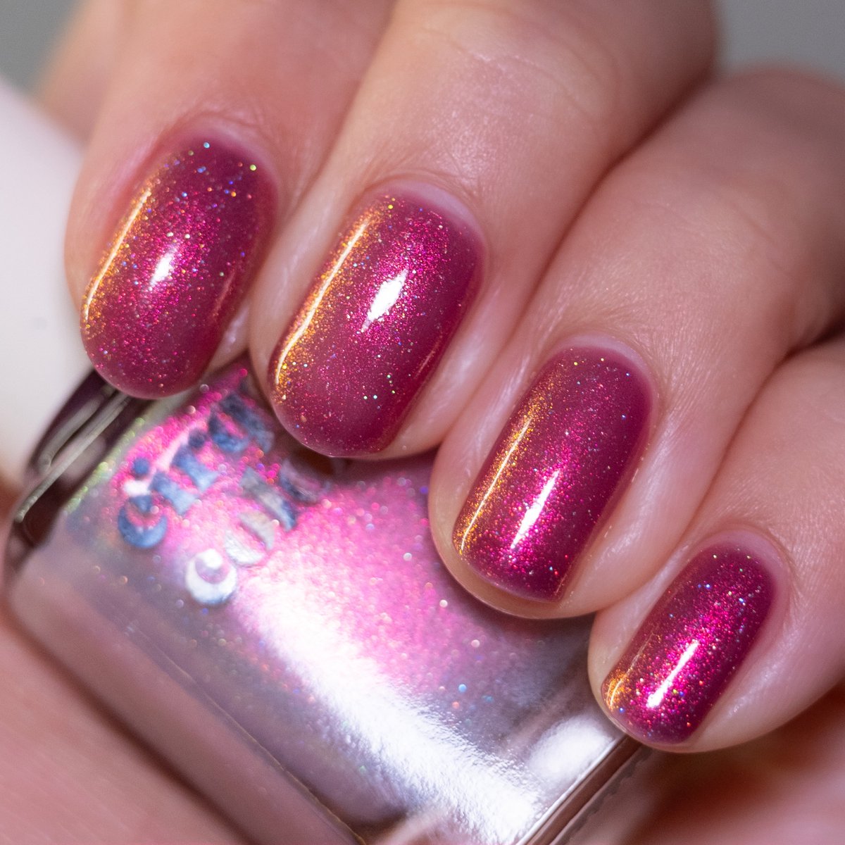 uwa_bam's tweet photo. Cirque Colors - Marsala Jelly × Slow Burn

パープルの強いピンクにピンクシマーの多色のキラキラトッパー重ねたら ルビー色っぽく変わってびっくりした

トッパーのSlow Burn ピンクの偏光が強くてかなり楽しみがいがありそう

#今日のネイル
#セルフネイル
#コスメ購入品 https://t.co/ziob5ePoon