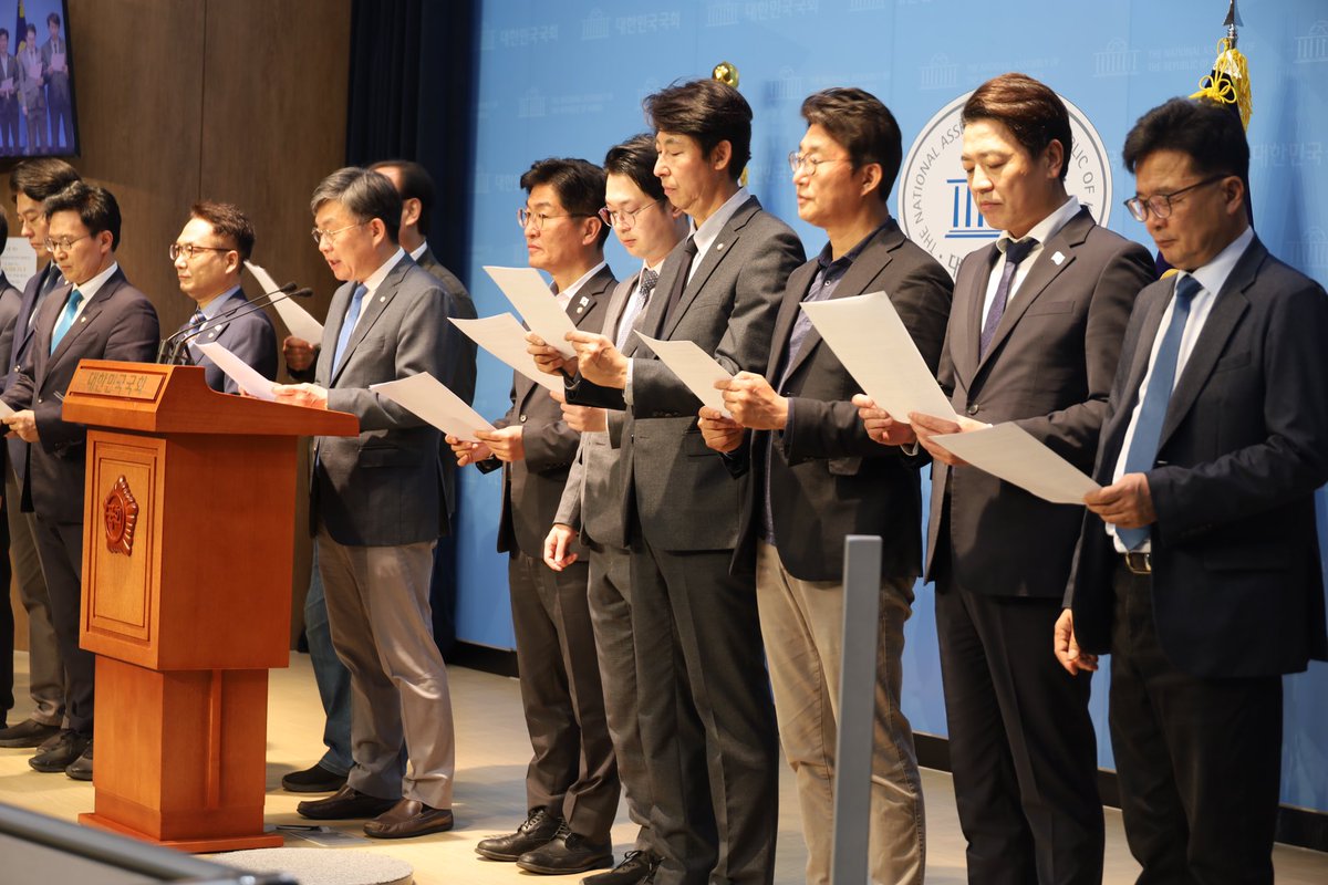 더불어 민주당 초선의원일동, 조희대 탄핵소추 절차 돌입

오늘 오후 소통관서
기자회견 열어 사법쿠데타 주도한 조희대 탄핵 결의.

서울고법에는 기일 취소 촉구.