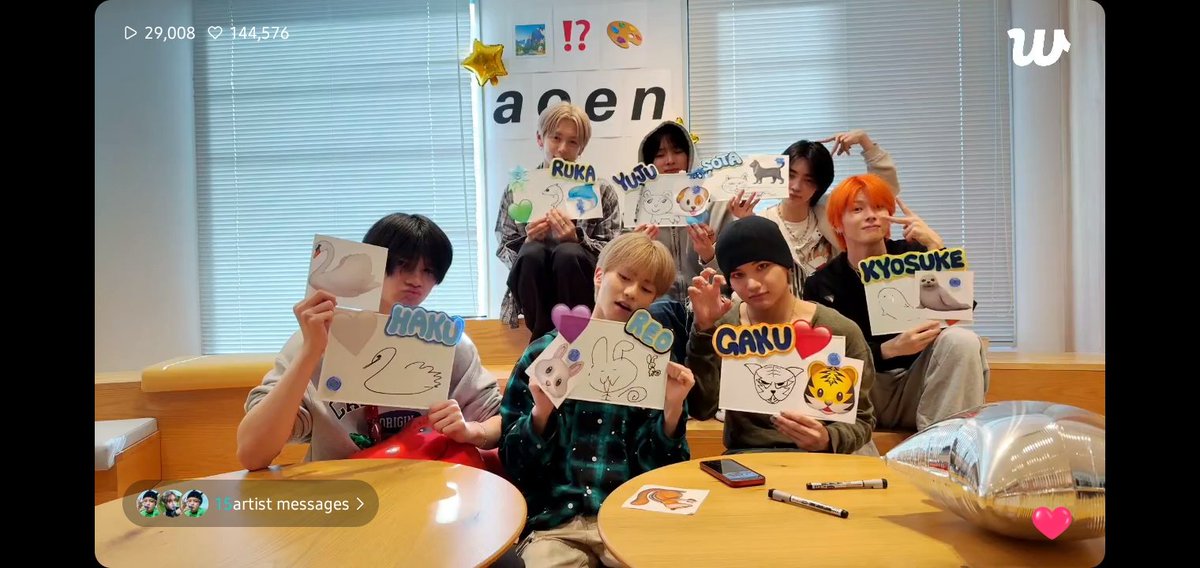 aoentranslation's tweet photo. Official member's color (menkara) and emoji
REO 🐰purple #CE33FF
KYOSUKE 🦭 orange #FF7A00
SOTA 🐈⬛pink #FF3186
HAKU🦢 white #FFFFFF
GAKU🐯 red #FE0B00
RUKA🐬 green #0AFF00
YUJU🐶blue #4CDDFF https://t.co/e6vKKyTdBr