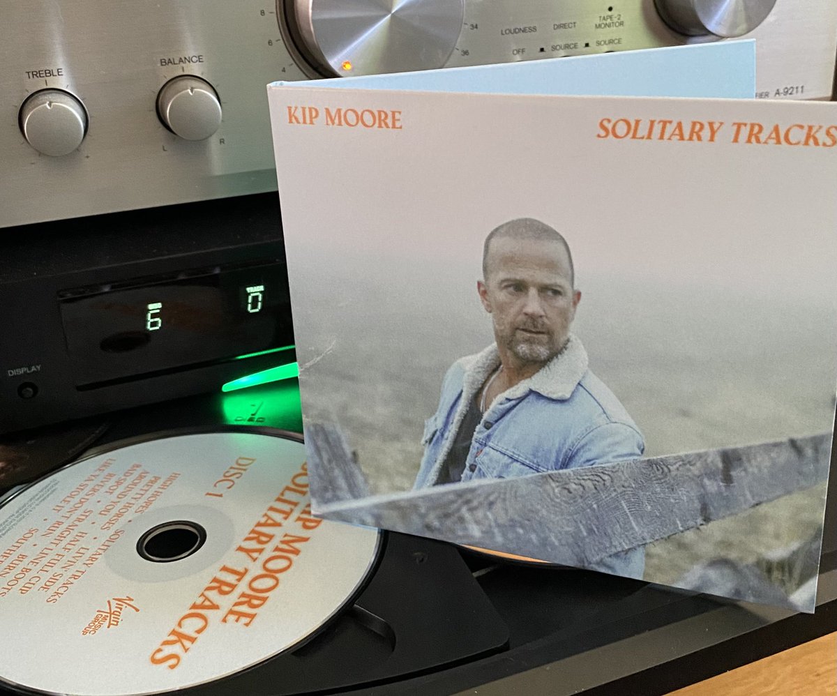 Voor wie het heeft gemist: <a href="/KipMooreMusic/">Kip Moore</a> heeft een erg mooi album uitgebracht, waarop hij moeiteloos schakelt tussen country, rock, blues en folk.