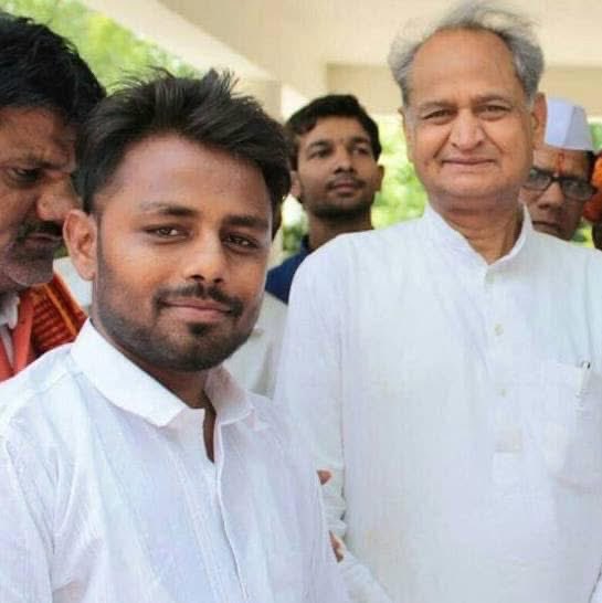 राजस्थान के पूर्व मुख्यमंत्री, वरिष्ठ कांग्रेस नेता श्री अशोक गहलोत जी को जन्मदिवस की हार्दिक बधाई एवं शुभकामनाएंl 

मैं ईश्वर से आपके अच्छे स्वास्थ्य एवं दीर्घायु की कामना करता  हूँ ।
<a href="/ashokgehlot51/">Ashok Gehlot</a>