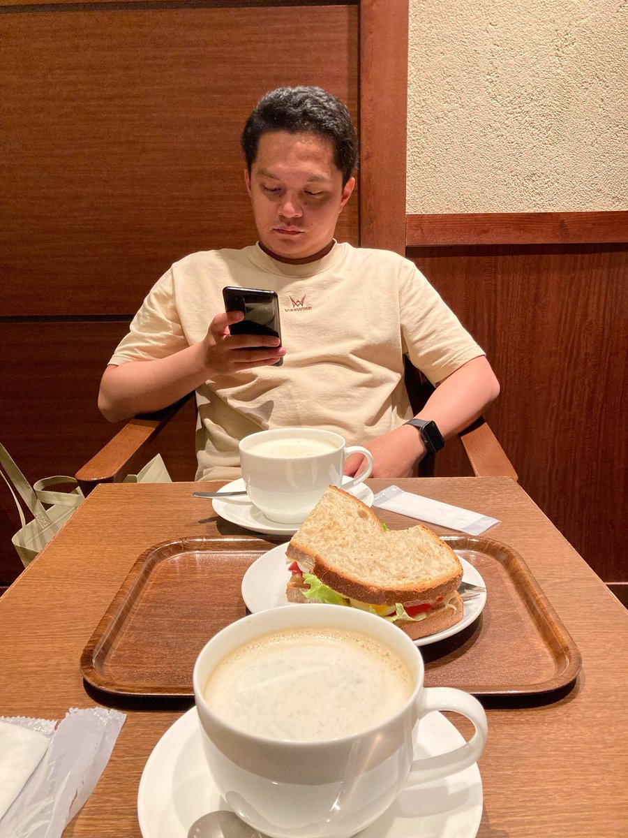 StephenGacal's tweet photo. Grabeng kape mug yan 1 week dilat, mas malaki pa sa large sandwich 👀 ☕☕

#coffee #chilling #random #fypシ゚ https://t.co/Z3u85uE4ki