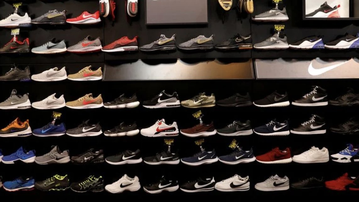 La CNBC dice che NIKE, ADIDAS E ALTRI CHIEDONO A TRUMP L'ESENZIONE DAI DAZI..

😄😄😄 hanno paura di non riuscire più a produrre a basso costo grazie allo sfruttamento dei lavoratori Cinesi.

Mi dispiace solo per i no global che non potranno più scendere in piazza a manifestare