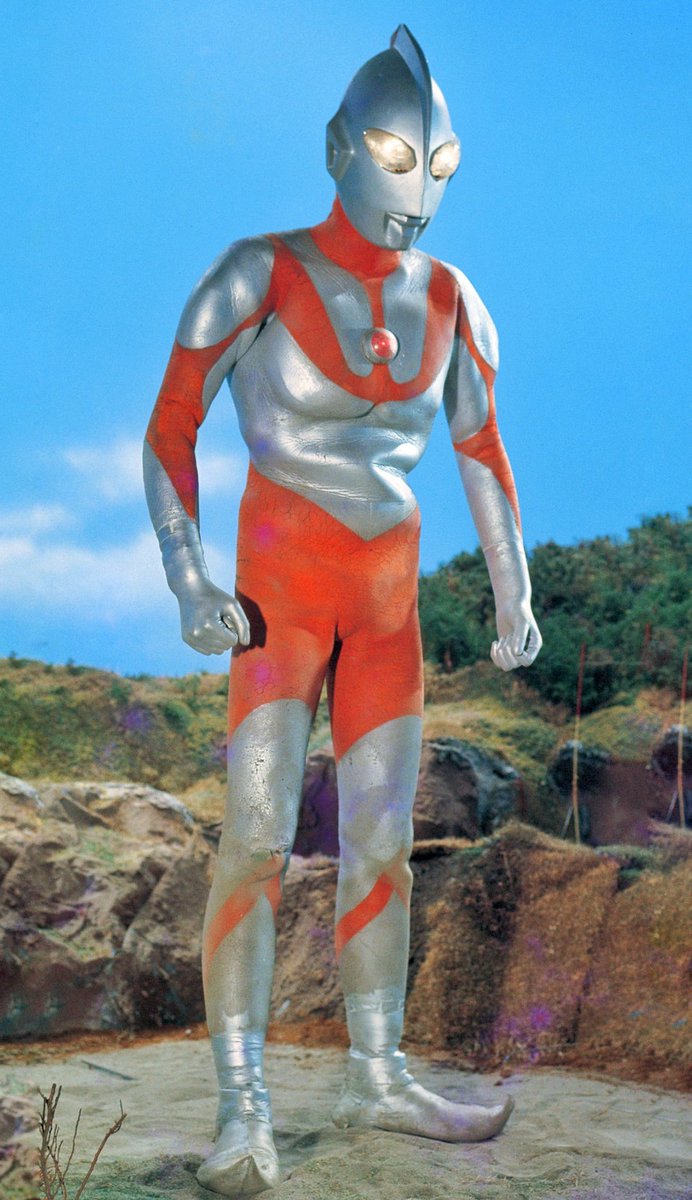 そう言えば、初代ウルトラマンBタイプのつま先って、何であんな形にし