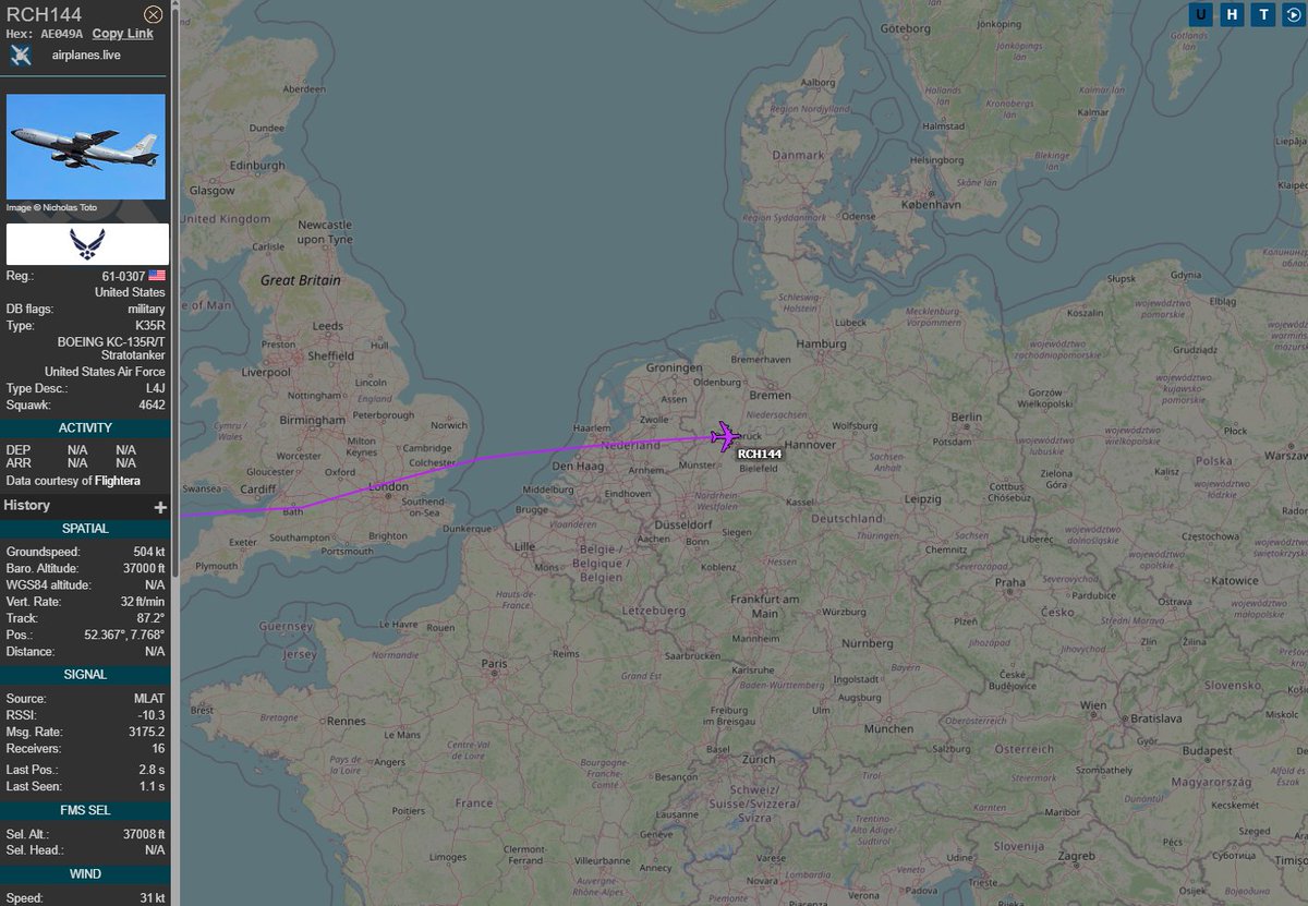 PolishMilRadar's tweet image. 📅03.05⌚️08:58LT

Nad Niemcami znajduje się obecnie ✈️ Boeing KC-135R Stratotanker "61-0307" Sił Powietrznych USA #USAF 🇺🇸, który zmierza z bazy Andrews #KADW 🇺🇸 do bazy w Powidzu #EPPW 🇵🇱.
🔗globe.airplanes.live/?icao=ae049a

#POLMILRADAR