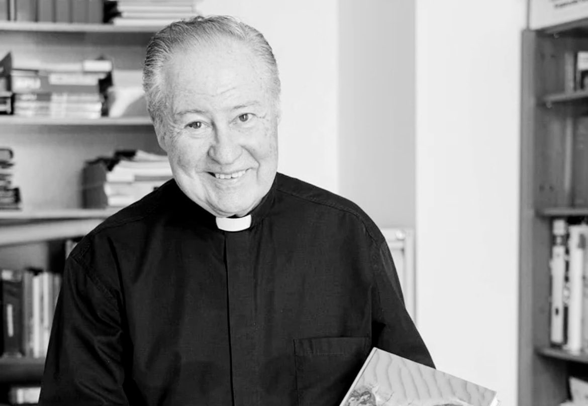 Ha fallecido Mons. Esteban Escudero, obispo auxiliar emérito de Valencia. 
Entre 2010 y 2015 fue obispo de Palencia y miembro del patronato de nuestra Fundación. Nuestro recuerdo para él. Descanse en Paz.