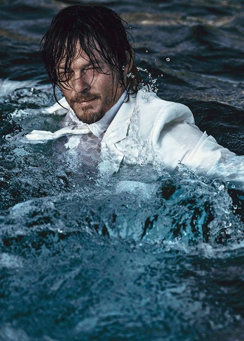 NationReedus's tweet photo. Somewhere over the chaos…
He shows up, looking like that —
And the entire Emerald City forgets how to function 🤪
Have a wonderful Saturday, my sweet little gems X💎
#NormanReedus #DarylDixon #bigbaldhead #normanreedusnation #saturdaytrouble #emeraldcity https://t.co/Om5XCbOnwl