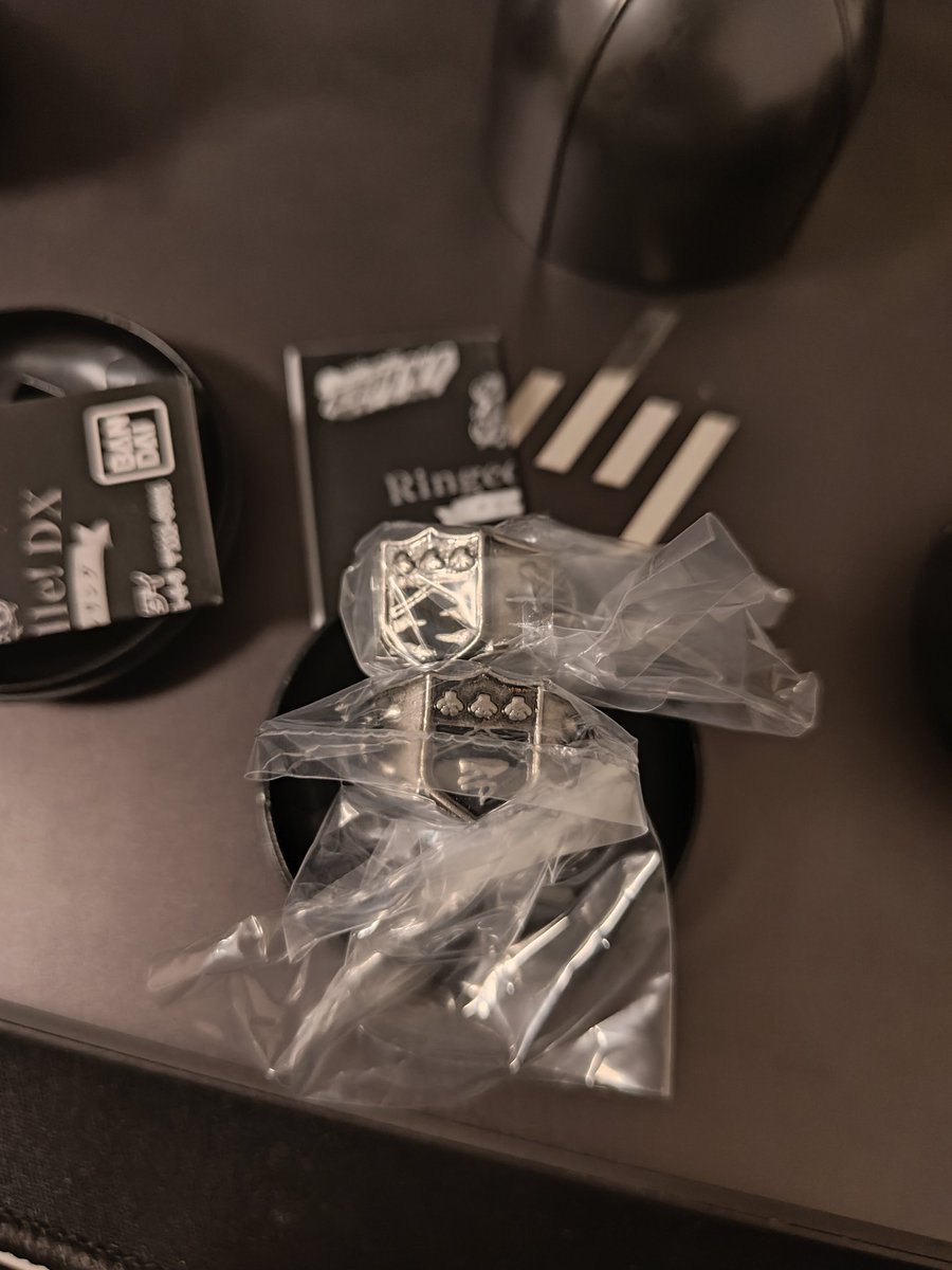 リボーンのボンゴレリング
交換希望！

出:霧、嵐
求:大空

秋葉原でいける人いませんか？
郵便でも可
#家庭教師ヒットマンREBORN 
#ボンゴレリング