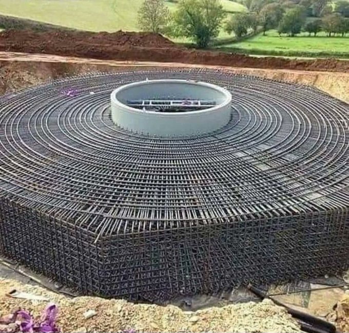The amount of steel in a wind turbine foundations.