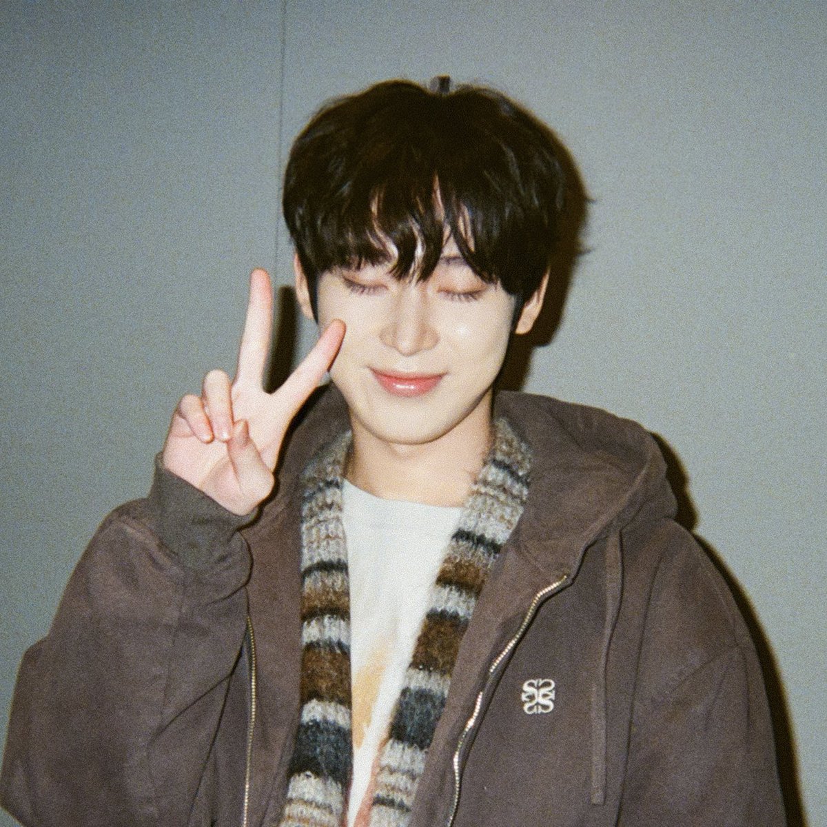 heesunlovingly's tweet photo. long way home
a #sunjake au

wherein childhood ex-best friends, miles (ksn) and archie (sjy), are forced to take a 12-hour drive home to attend miles' parents' vow renewal. what will this trip reveal about their past, their friendship, and maybe something more?

#SunjakeArchive https://t.co/MZcWA9mLR5