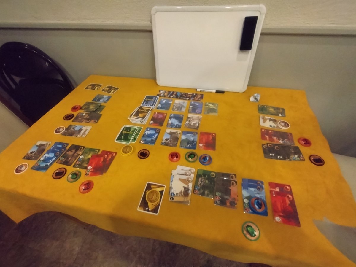 bashicafe's tweet image. 【ばっしーのボドゲ紹介第001号】
〇Splendor宝石の煌き(スプレンダー)
資産家として宝石やトークンを集めながら効率的に資産を稼ぐゲームです🎮
初心者🔰でも覚え安いゲームなのでオススメです〜😊