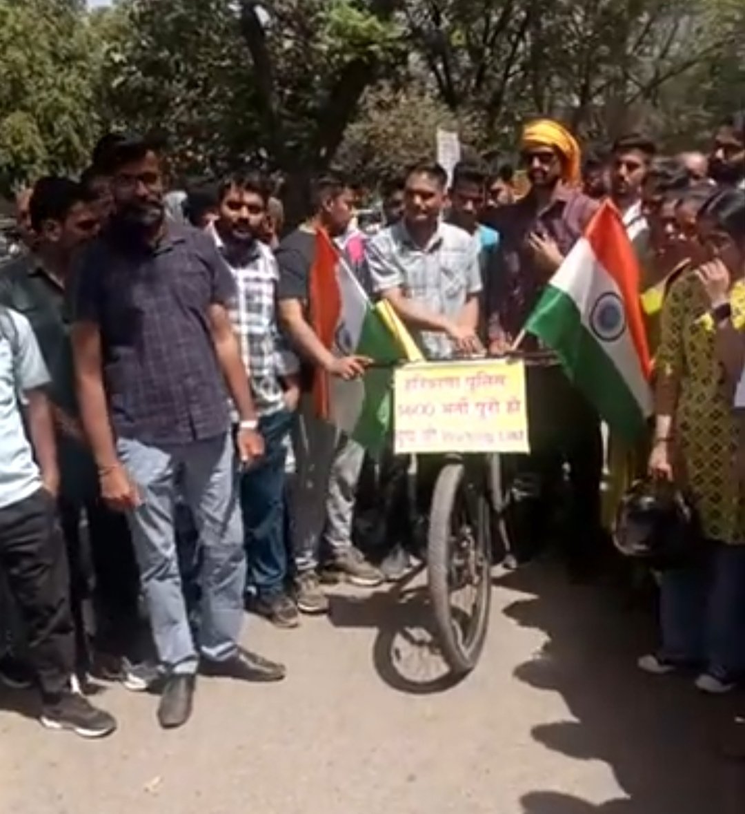 kala_foji47's tweet photo. #haryana_police_5600
#pending_exam
#HaryanaMangeRojgar @NayabSainiBJP जी, कृप्या हरियाणा की रुकी हुई भर्तियों को पूरा करे, वेटिंग लिस्ट लगाए, युवाओं की समस्याएं सुलझाएं। @advhimmatsingh @cmohry @csharyana https://t.co/6jDux0agjp