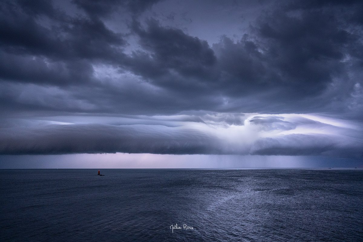 mathieurivrin's tweet image. 𝑪𝑶𝑼𝑷 𝑫𝑬 𝑭𝑶𝑼𝑫𝑹𝑬 𝑺𝑼𝑹 𝑳𝑨 𝑩𝑹𝑬𝑻𝑨𝑮𝑵𝑬 - 03 Mai 2025
De la Pointe Saint-Mathieu au le Conquet.
#bretagne #orage #finistere