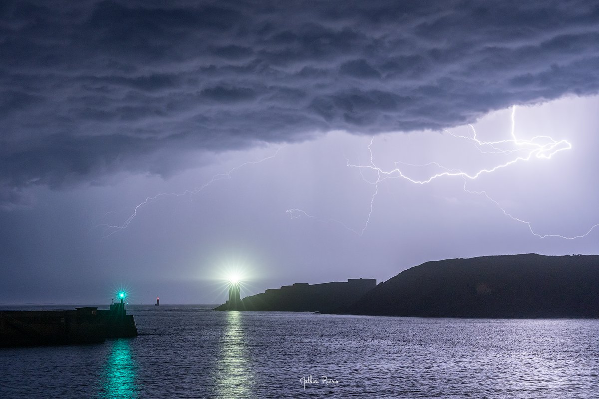 mathieurivrin's tweet image. 𝑪𝑶𝑼𝑷 𝑫𝑬 𝑭𝑶𝑼𝑫𝑹𝑬 𝑺𝑼𝑹 𝑳𝑨 𝑩𝑹𝑬𝑻𝑨𝑮𝑵𝑬 - 03 Mai 2025
De la Pointe Saint-Mathieu au le Conquet.
#bretagne #orage #finistere
