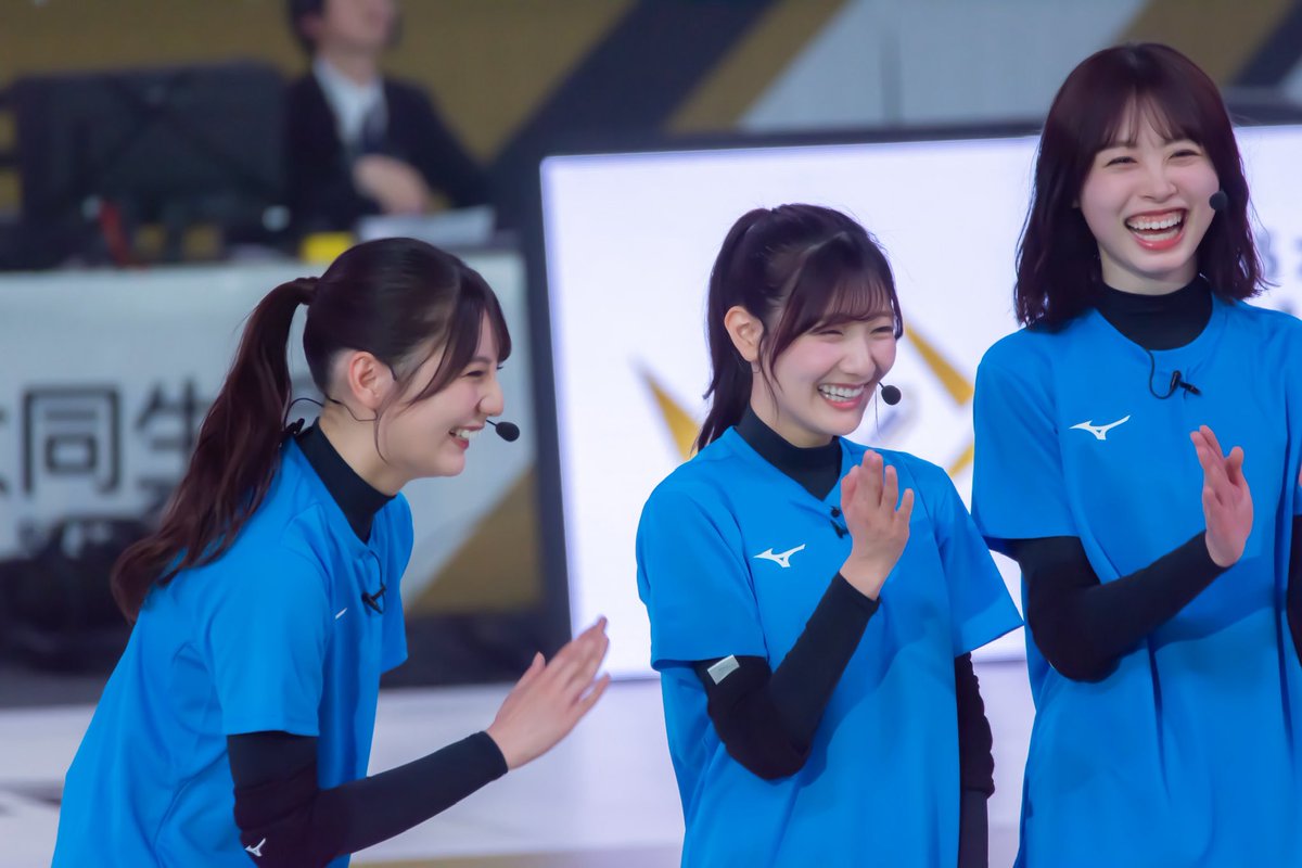 Khronos_Chronus's tweet image. 2025/05/02（金）
日向坂バレー部 公開練習！⑤ラスト
特別コーチの #迫田さおり さん含めた複数人ショット。
心に響いたのは、
イベント終了後の退場で、ライブ終わりのようにフロアの端で並んでお辞儀していて、素敵だなぁと思いました。
#日向坂46
#日向坂バレー部
#小坂菜緒
#河田陽菜
#髙橋未来虹