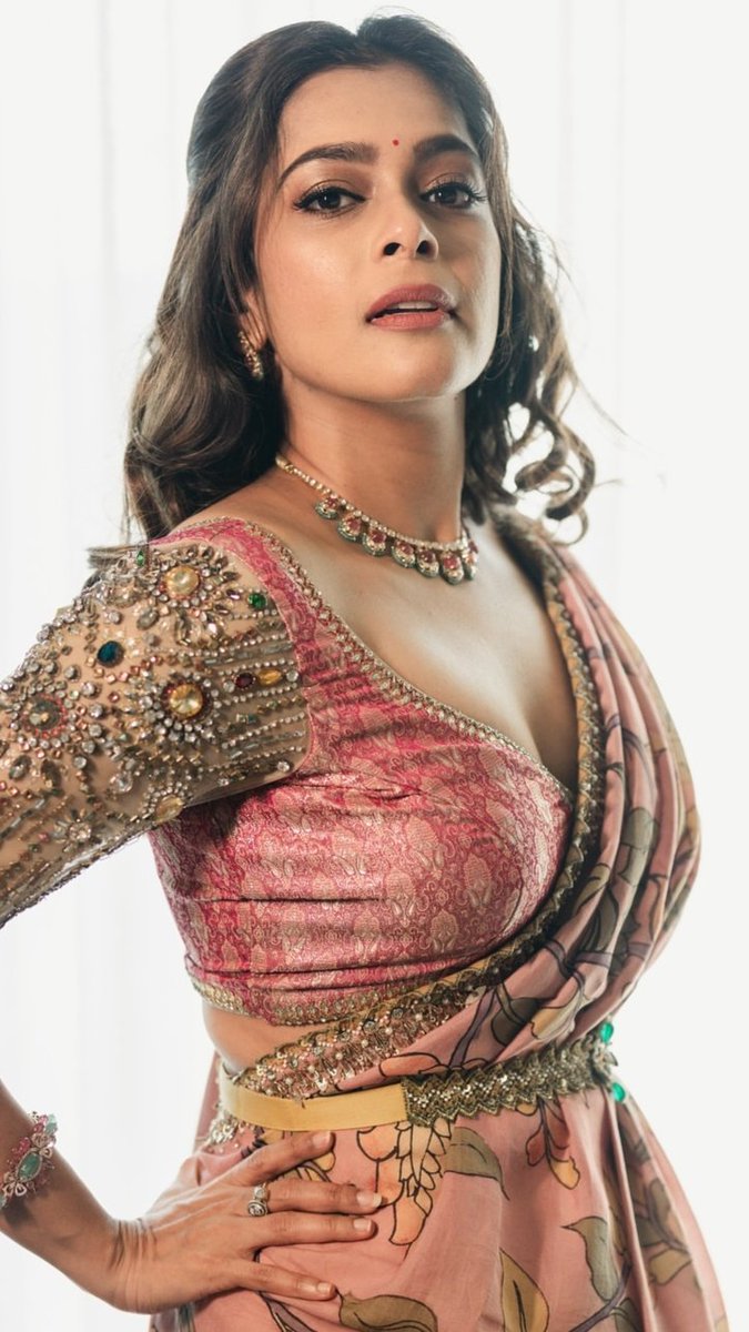 GqAcKFEboAABGpA?format=jpg&name=medium