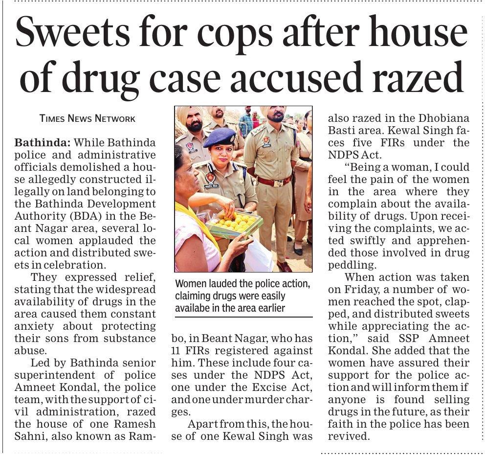 पंजाब की माओं ने मिठाई बांटकर जताया भरोसा — जब नशा बेचने वाले के घर पर चला बुलडोज़र!

बठिंडा पुलिस ने 11 केसों वाले NDPS आरोपी का अवैध घर गिराया — महिलाओं ने तालियां बजाईं, मिठाई बांटी, कहा:
“अब हमारे बेटे सुरक्षित हैं।”

ऐसे ही हर नशा तस्कर पर चलेगा बुलडोज़र!
#YudhNasheKeViruddh