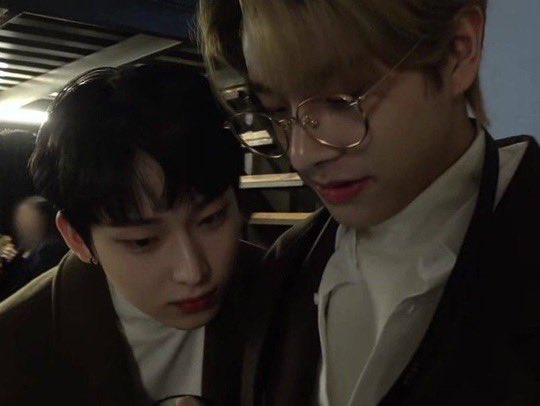 spicyzchromee's tweet photo. 𝙛𝙧𝙤𝙢 𝙨𝙩𝙞𝙘𝙠𝙨 𝙩𝙤 𝙨𝙩𝙧𝙚𝙚𝙩𝙨 🍢
— a #sunjake au

Yung kasama mo magtuhog-tuhog sa kalye noon, kasama mo na sa kalye ng paris ngayon.

 #SunjakeArchive https://t.co/IqpModJkbh