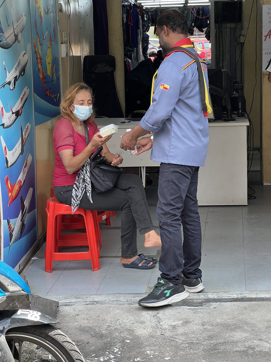 captaincvam's tweet photo. Food Donation today 03/05/2025@1pm at KLANG Bus Stand and Little India Area KLANG by CVAM Team.Thanks to Mr.Yuhan, Mrs.Rubinie and Mdm.Kunavathy for helping.
Captain Vijayakanth Charitable Association Malaysia.
CVAM PRESIDENT 
K.KUMARADEVAN https://t.co/OHXP4p3Atz
