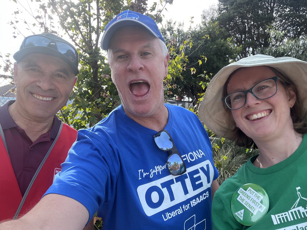 ajphelo's tweet image. Out in the ‘Nong! Election Day in West Dandenong! We got red! We got blue! We got green! Pleased to report it was a #Teal free zone! No yellow Trumpets 🎺 either!  People speaking all sorts of lingo from Bosnia, Afghanistan, Albania, India, Somalia, all part of Aussie Democracy!