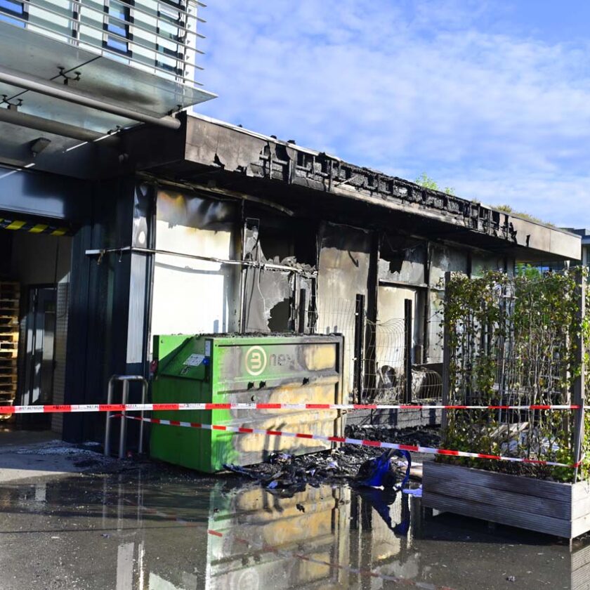 Grote brand bij bedrijfspand op Taurusavenue