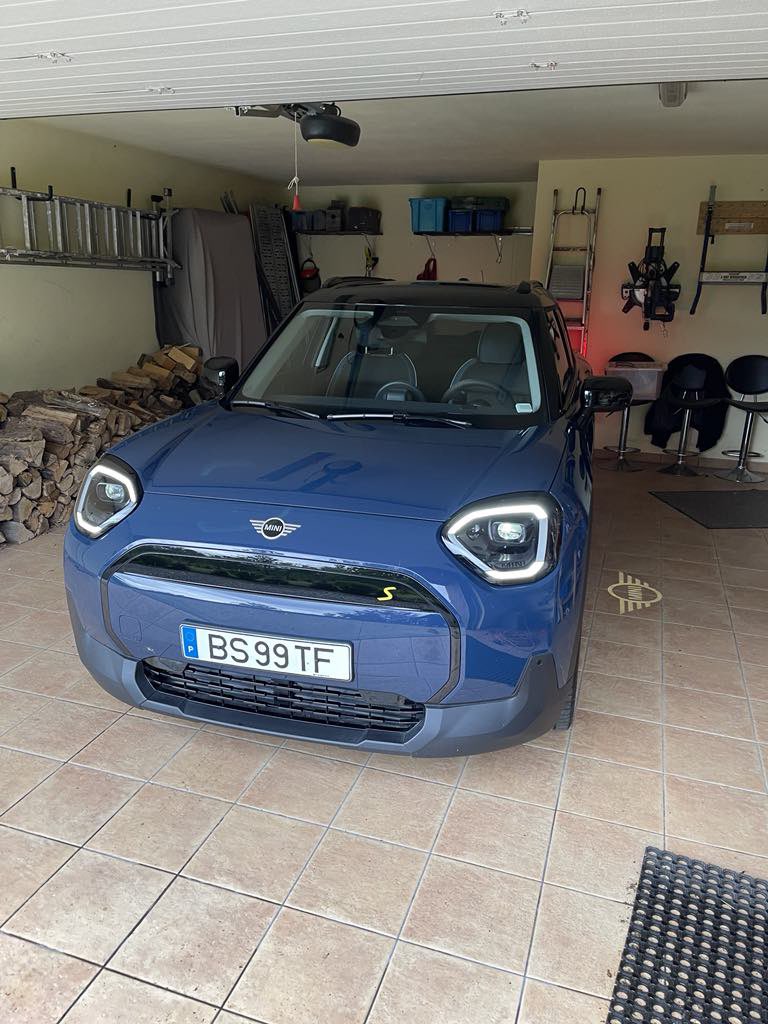 knit1slip1psso's tweet image. Anniversary present to ourselves… our first #ElectricCar a beautiful #MINIaceman Great drive and our #Solar power charges it. ❤️