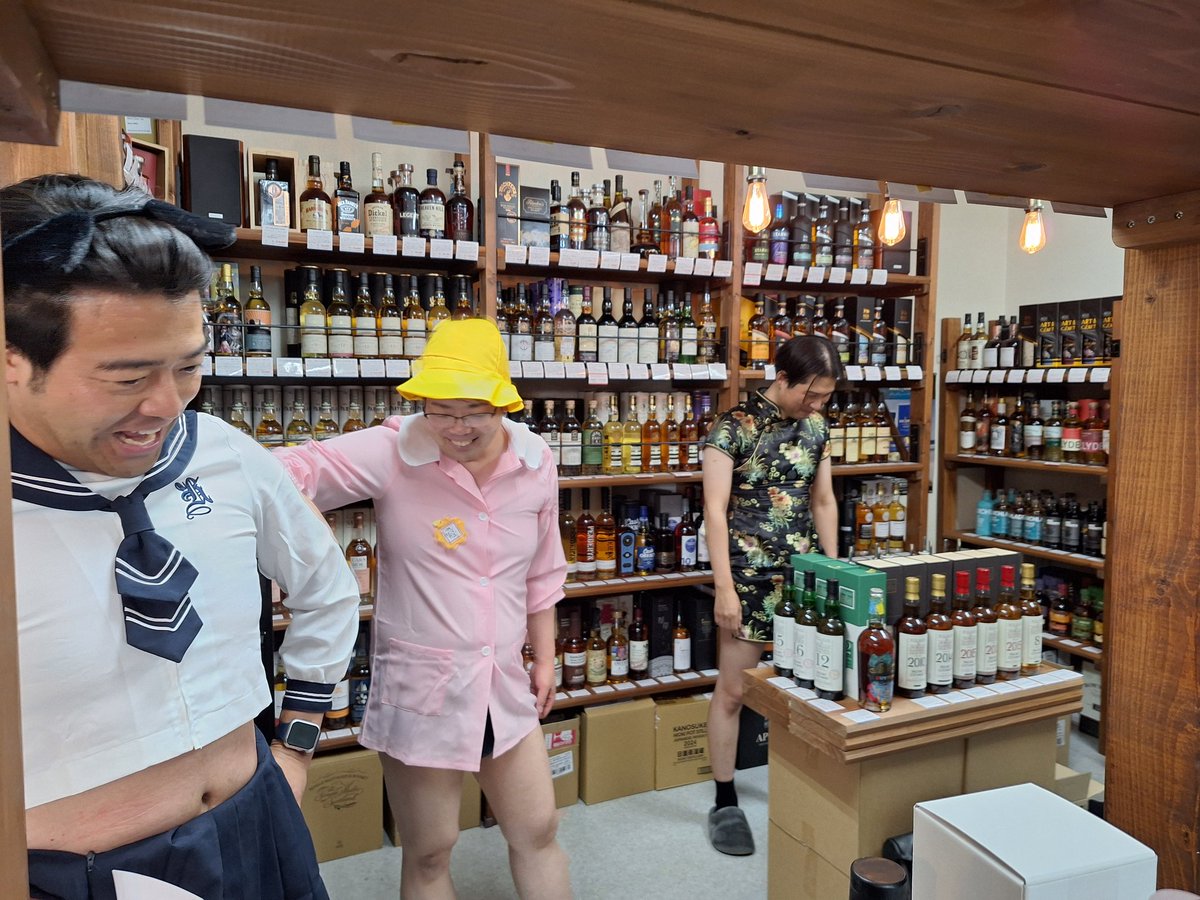 Whiskin29's tweet image. たまにわ酒店さんにて変態対談
違う、コスプレイベント
でもなく馬追ハンドフィルイベント
是非訪問してみて
#たまにわ酒店 
#馬追蒸溜所
#ePower